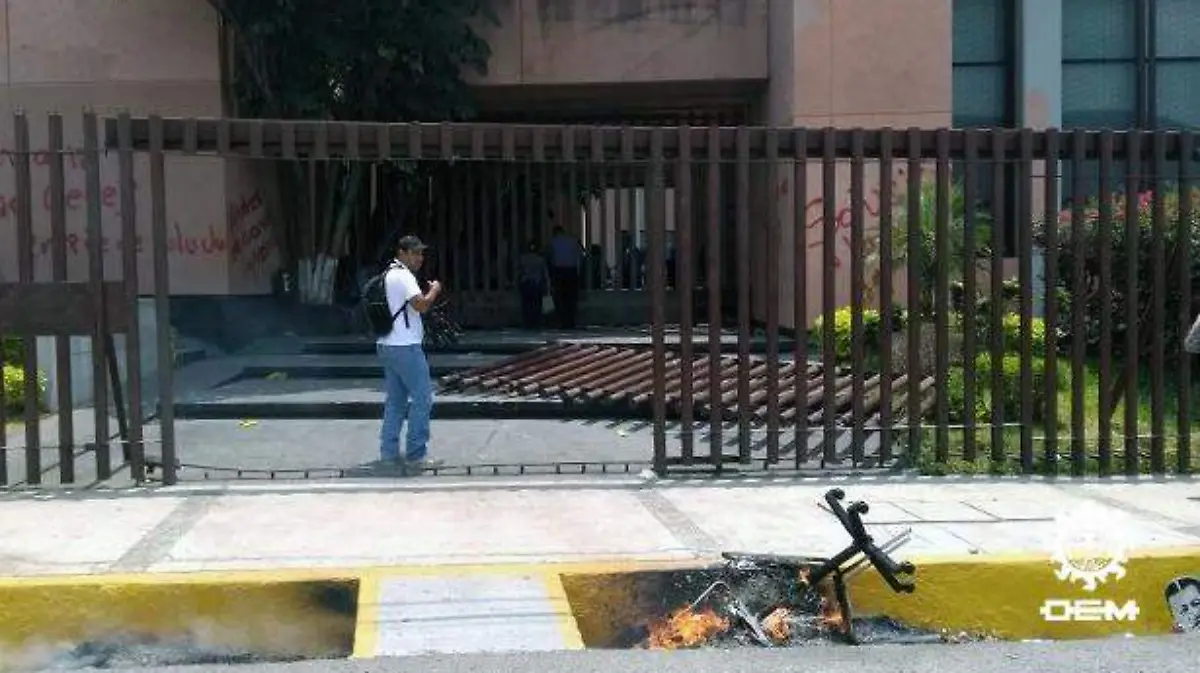 Chilpancingo - vandalismo en el congreso